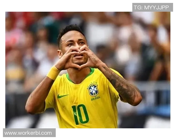 足球巨星低调现身街头竟无人认出路人反应慢引发热议