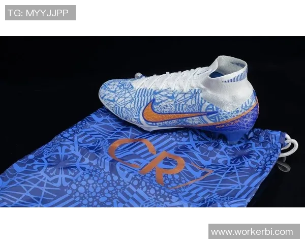 蓝色足球鞋在球星赛场上的精彩演绎与背后故事解析